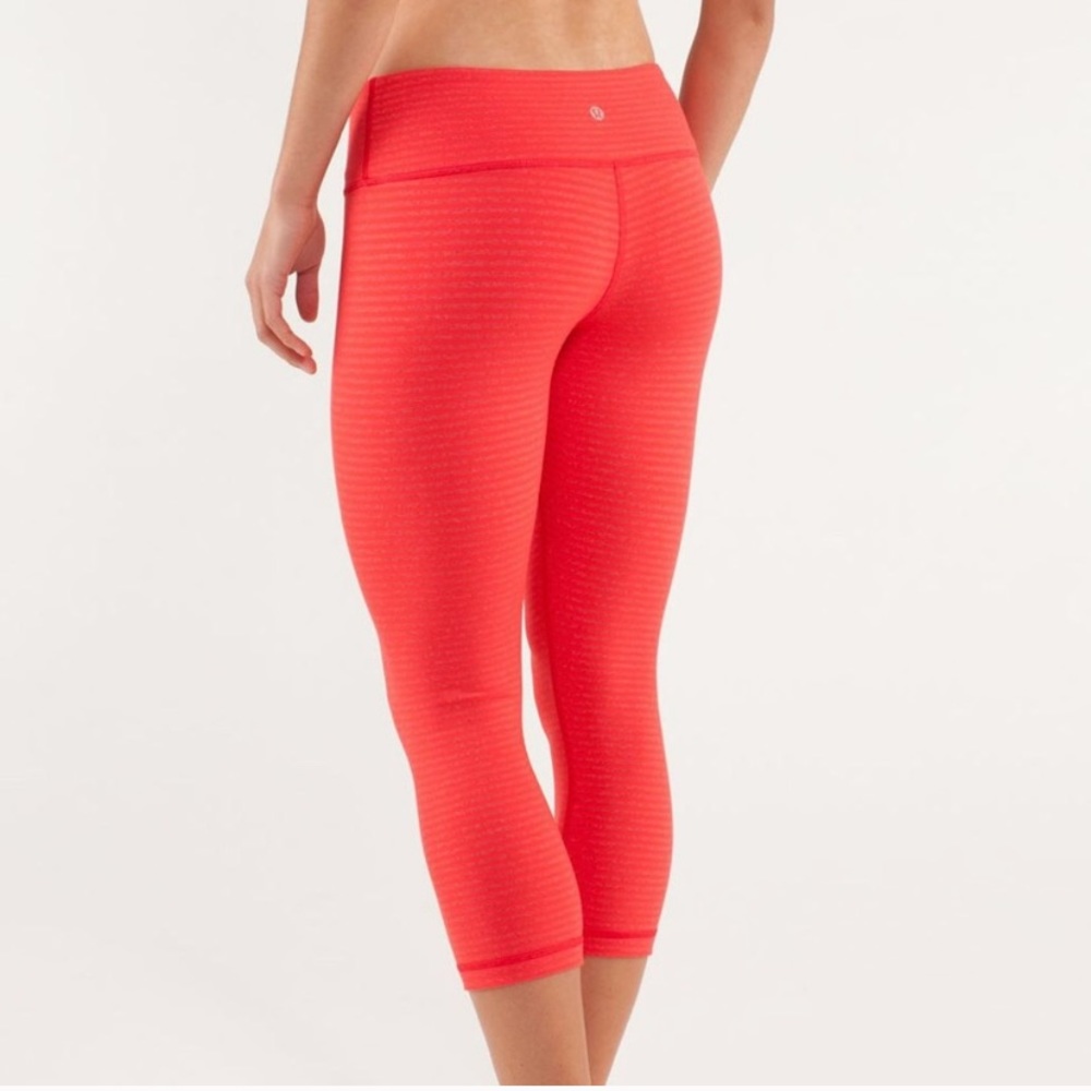 Lululemon Wunder Under crops